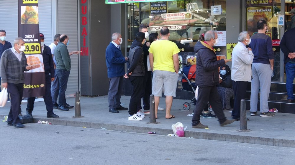 İstanbul da ucuz baklava kuyruğu