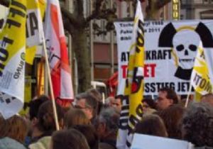 Japonya da Nükleer Karşıtı Protesto