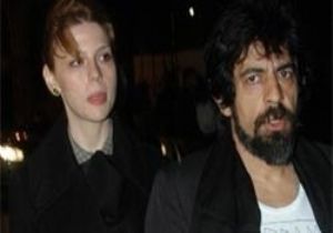 Şöhretli Birinin Eşi Olduğunu Unuttu
