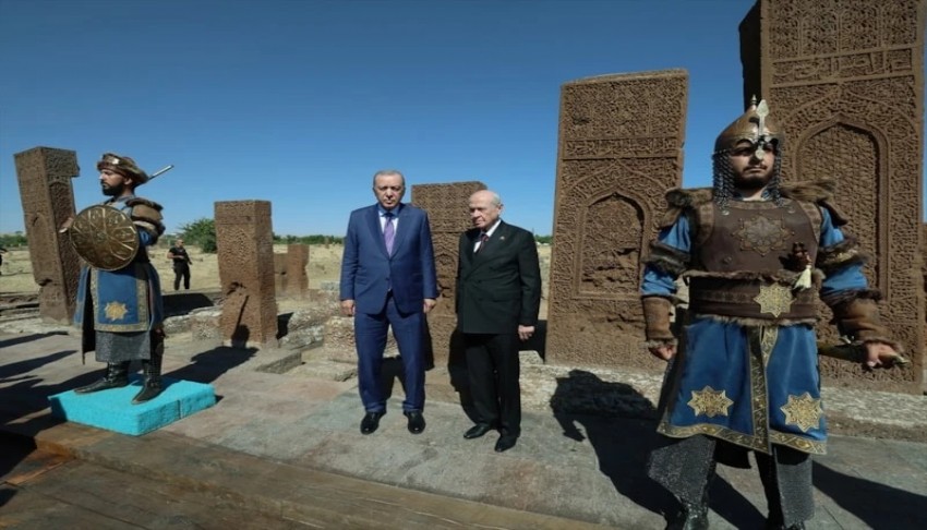 Erdoğan ve Bahçeli'den Ahlat pozu