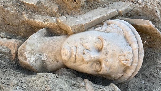 2 bin yıllık rahip başı heykeli bulundu