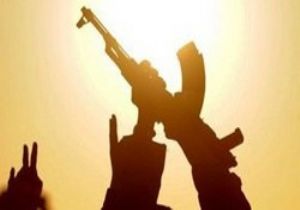 Suriyeli İsyancılar Askeri Üsse Saldırdı
