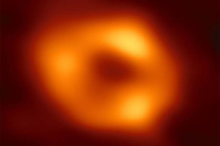 Samanyolu Galaksisi nin merkezindeki kara delik ilk kez görüntülendi