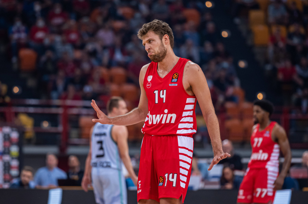 THY EuroLeague de sezonun en değerli oyuncusu Sasha Vezenkov oldu!