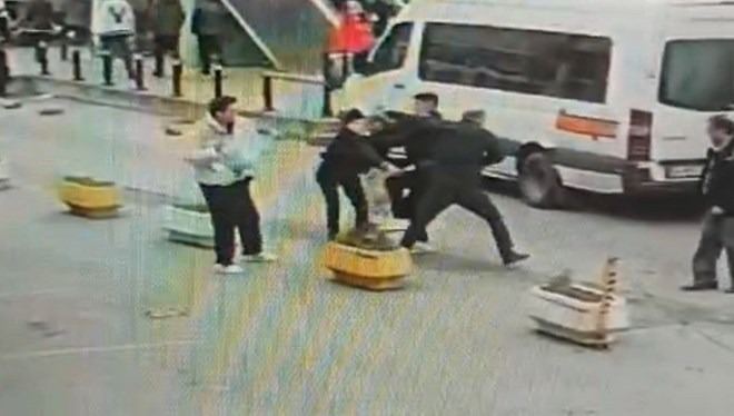 Büyükçekmece de minibüsçülerin  yolcu alma  kavgası ölümle bitti