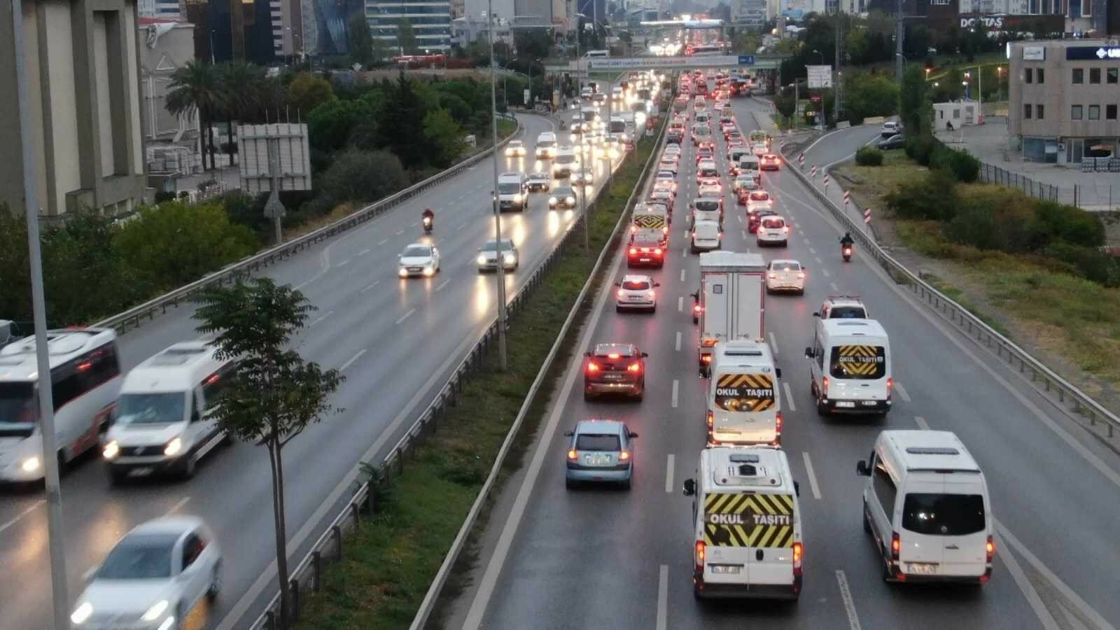 İstanbul trafiği felç oldu! İşte nedeni