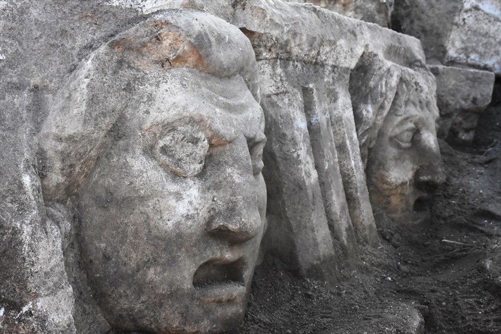 2 bin 200 yıllık mask bulundu