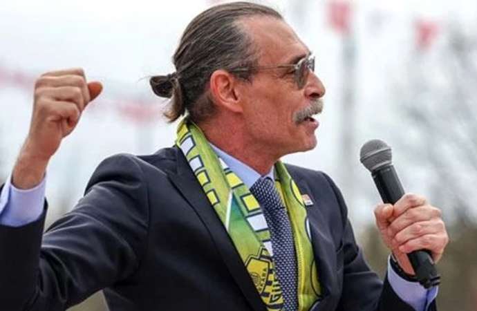 Erdal Beşikçioğlu nun yeni hayatı! Sabah başkan, akşam aktör!