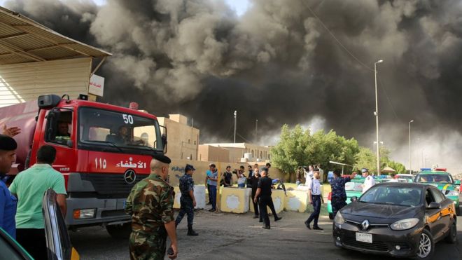 Oyların yeniden sayılması kararı alınan Irak ta oy toplama merkezinde yangın