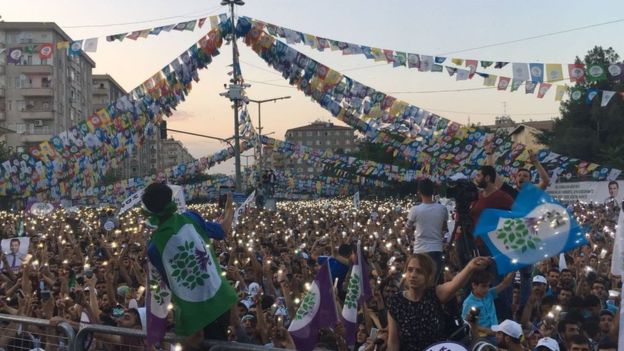 HDP den Diyarbakır da son üç yılın en kalabalık mitingi