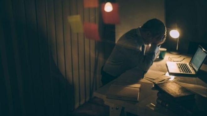 Uzun çalışma saatleri  felç riskini  artırıyor