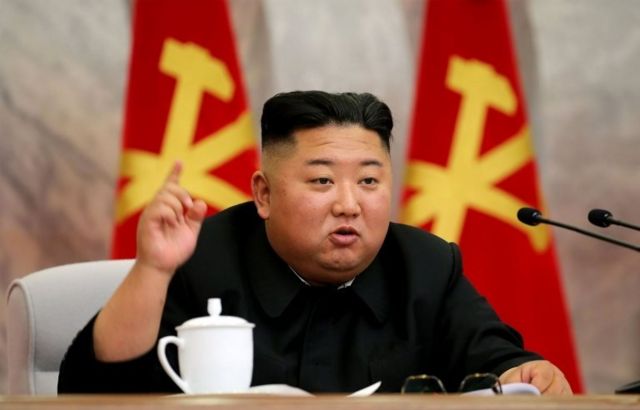 Kuzey Korelilere gülmek ve içki içmek yasaklandı