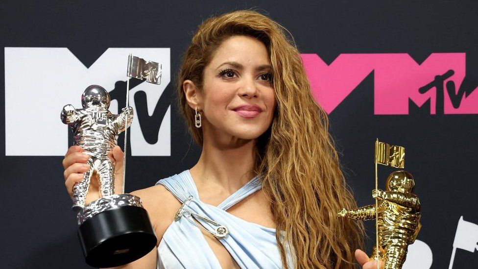 Shakira, cezaevine girmekten kurtuldu