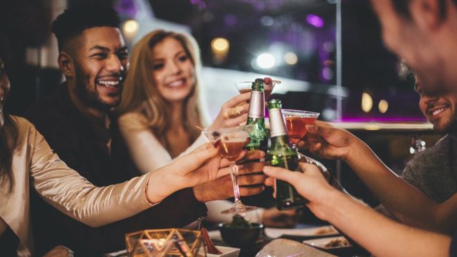  Alkol, yabancı dili konuşmayı kolaylaştırıyor 