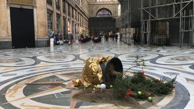 Napoli de Noel ağacı çalındı