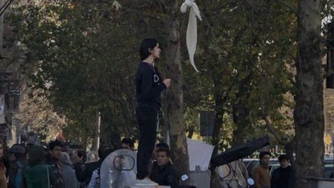 İran da katılmadığı gösterilerin yüzü olan kadın