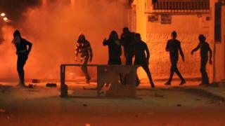 Tunus ta protestolar: Bazı kentlere ordu birlikleri sevk edildi