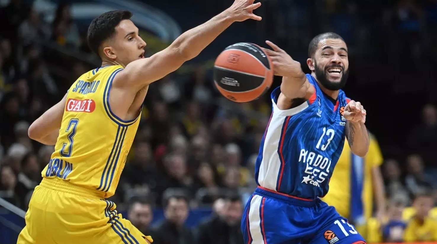 Anadolu Efes, Alba Berlin i deplasmanda rahat geçti