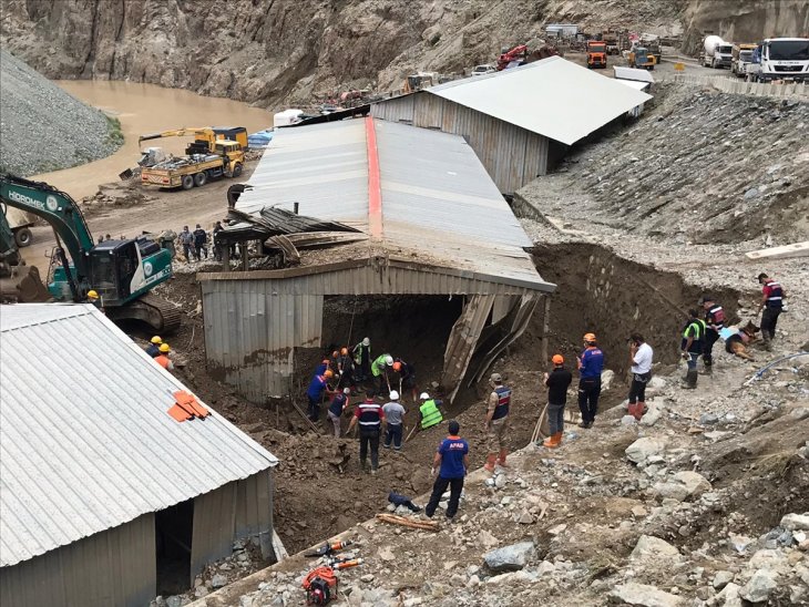 Artvin de sel: Ölü sayısı 4 e yükseldi