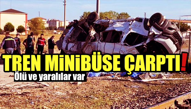 Feci kaza: Yük treniyle minibüs çarpıştı!