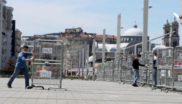 Gezi Parkı çevresi polis bariyerleriyle kapatıldı