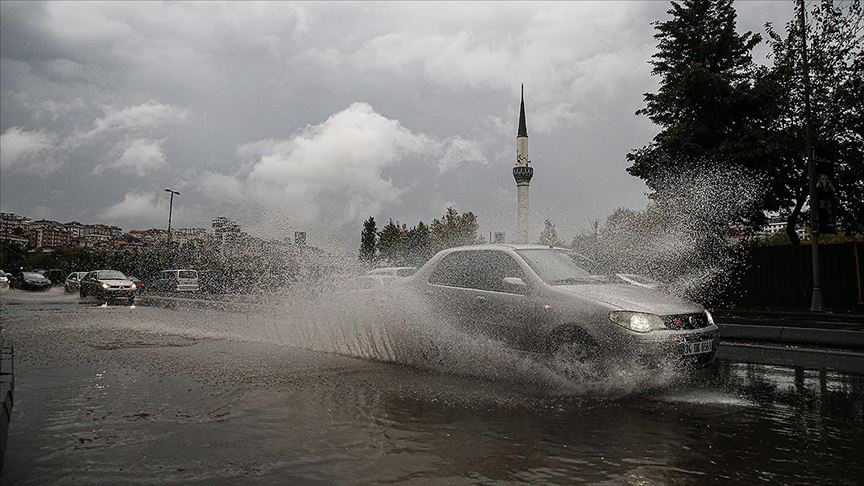 İstanbul a sağanak uyarısı