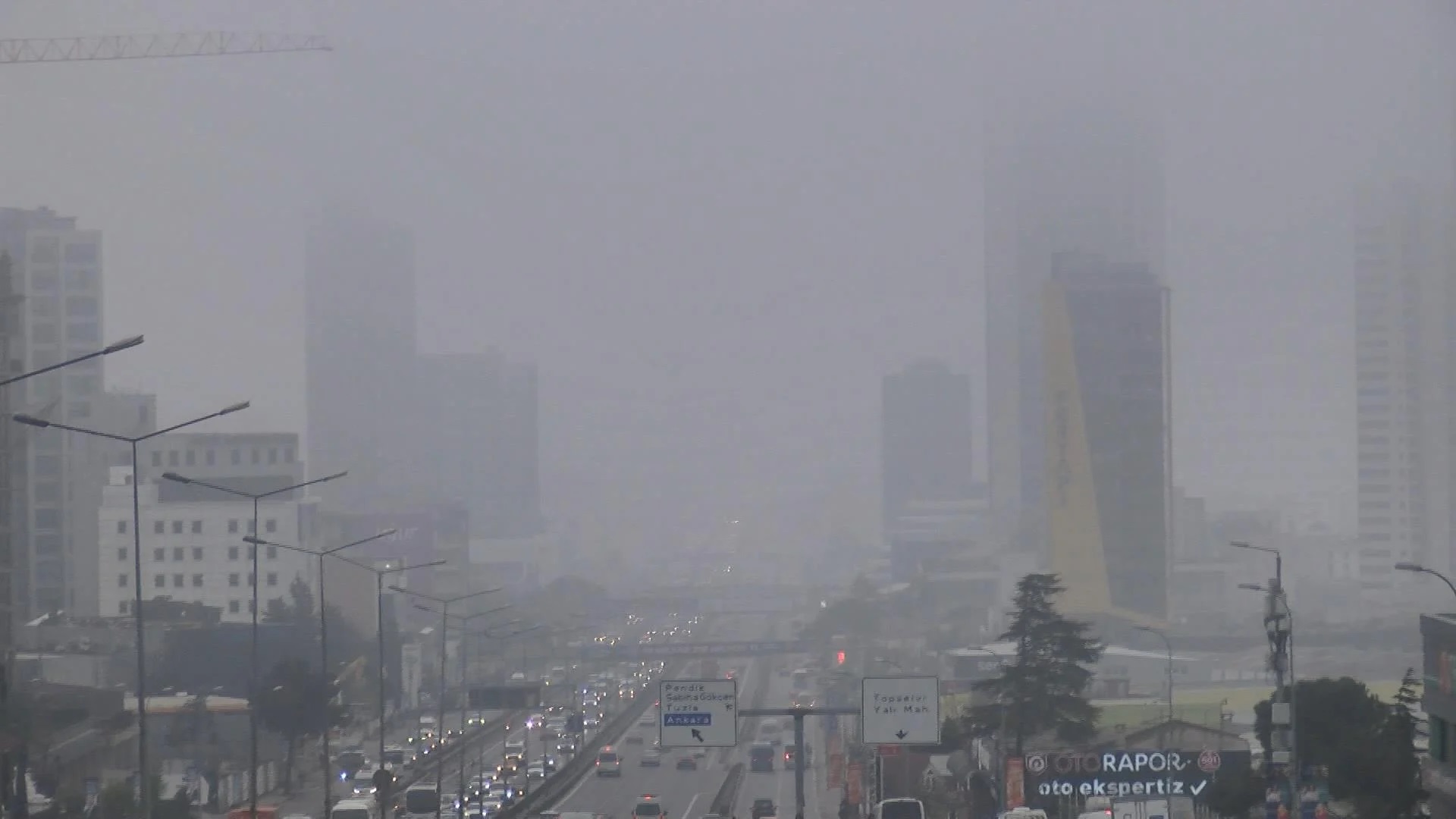 İstanbul da yoğun sis! Göz gözü görmüyor
