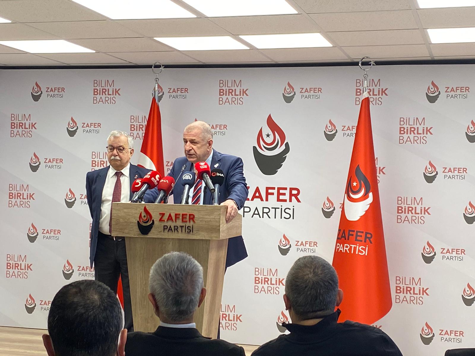 Eski Bakan Şükrü Sina Gürel Zafer Partisi ne katıldı