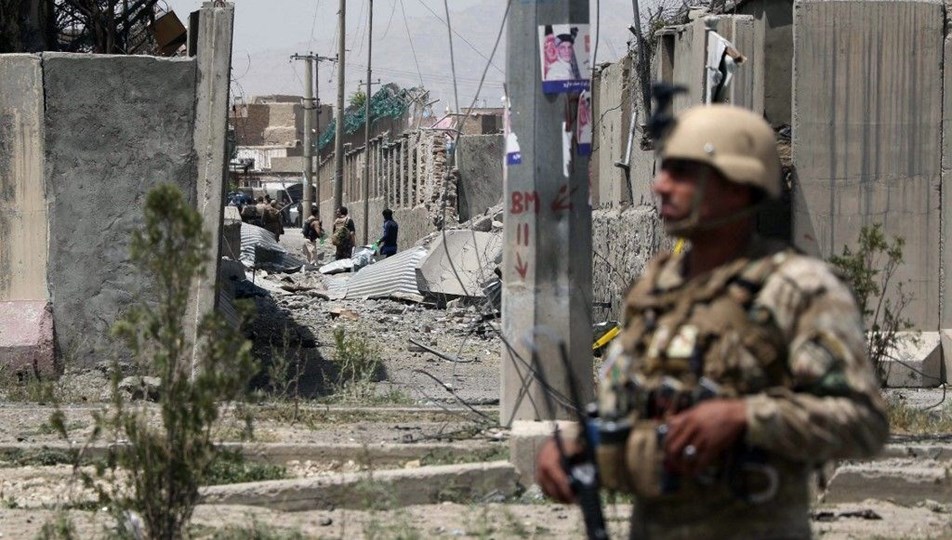 Afganistan da askeri karakola saldırı: 20 ölü