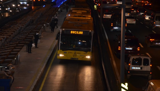 Metrobüslerde yeni dönem başladı