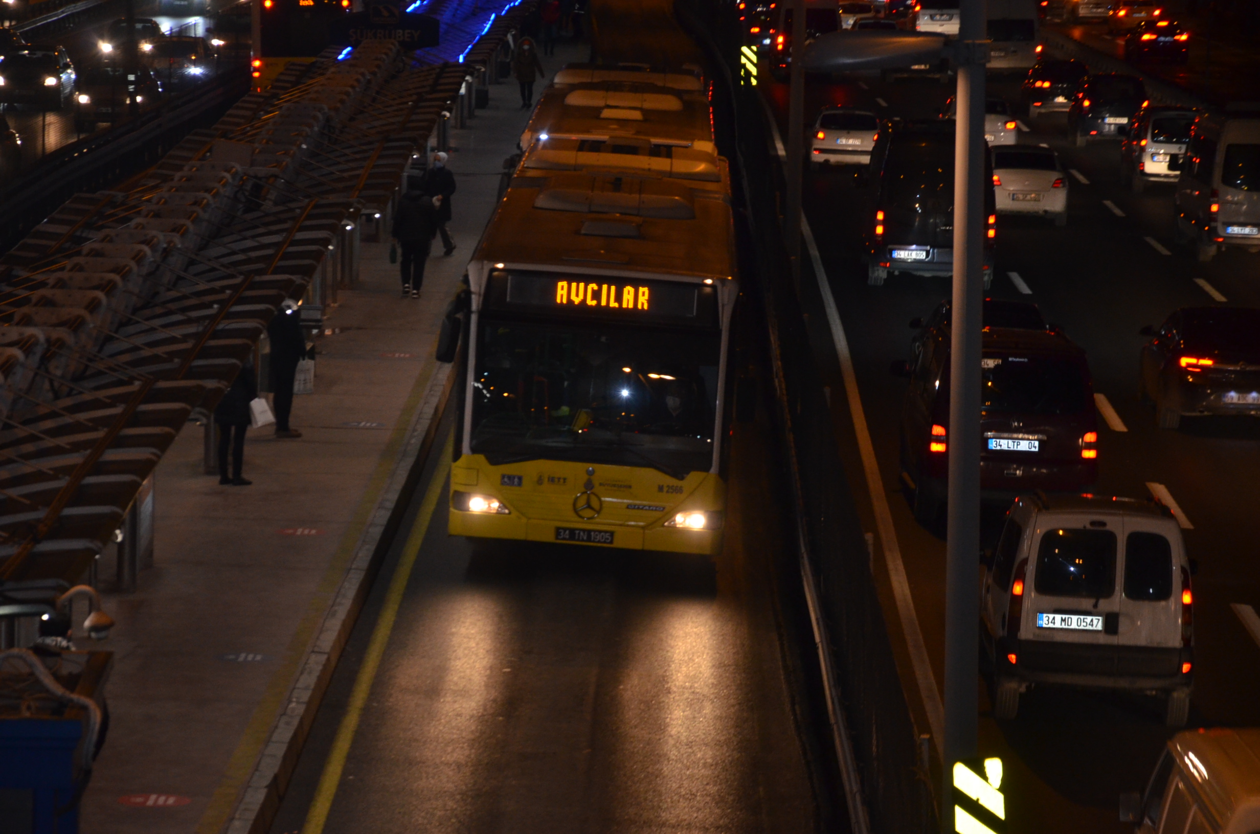 Metrobüslerde yeni dönem başladı