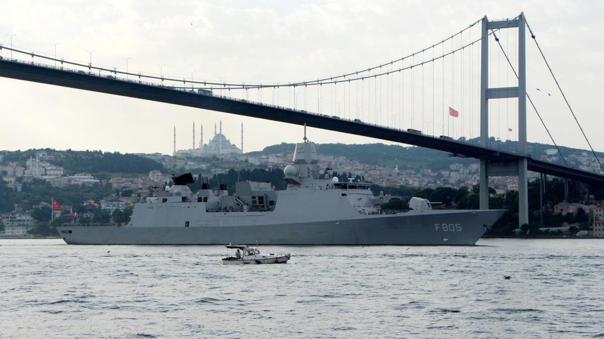 O savaş gemisi İstanbul dan geçti