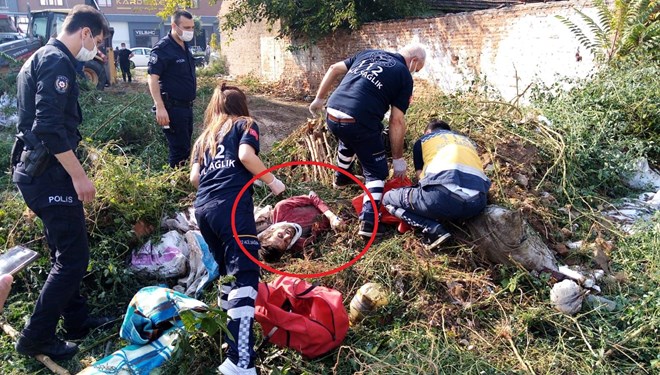 Otların arasında uyurken moloz döktüler