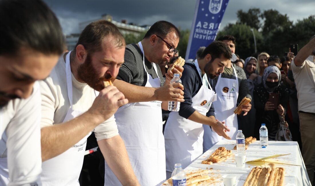 Ödül için metrelerce börek yediler