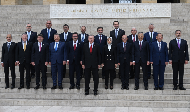 Yeni Kabine üyeleri Anıtkabir de