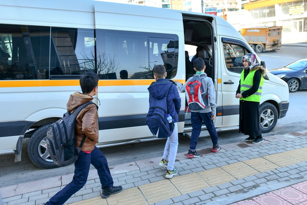 Resmen değişti! Okul servisleri için düzenleme ertelendi