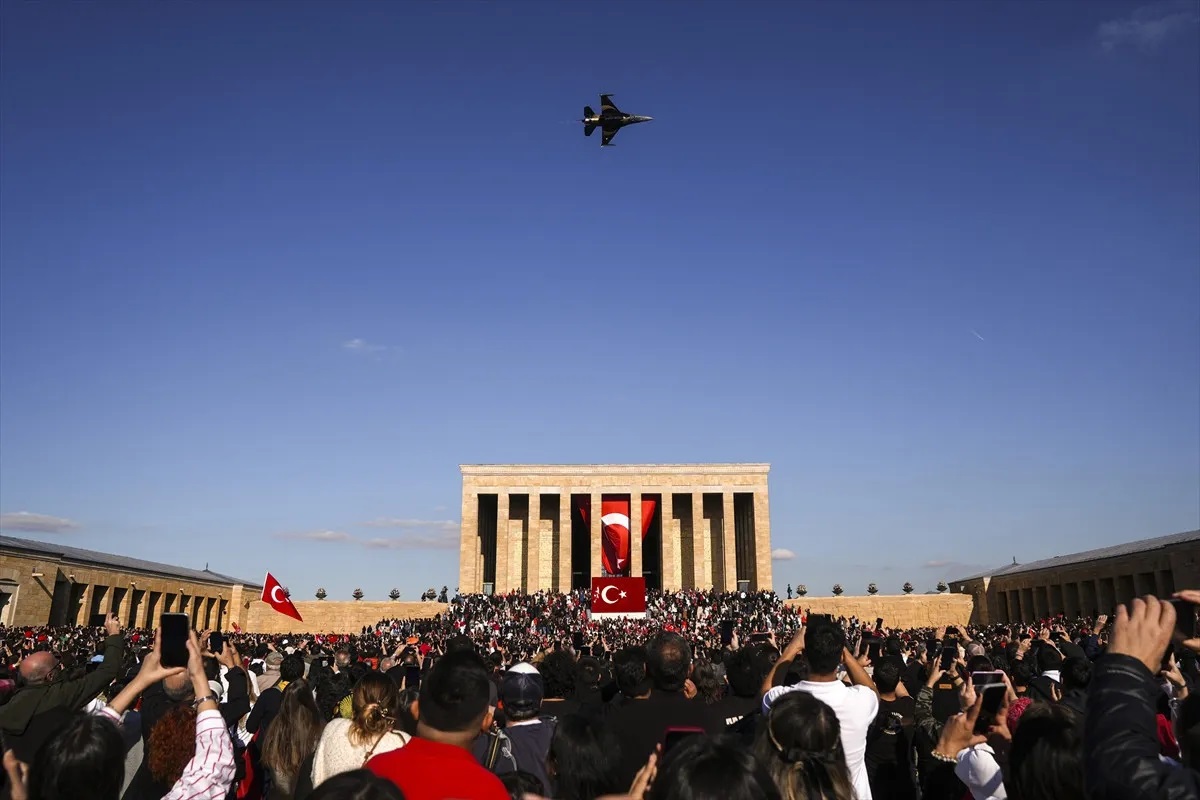 29 Ekim de Anıtkabir i 1 milyon 125 bin kişi ziyaret etti