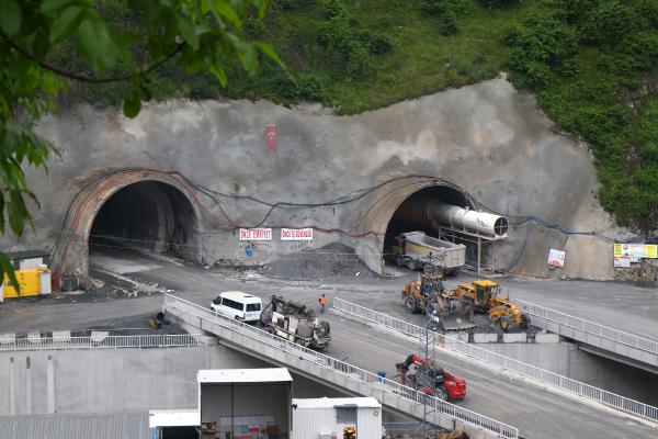 Zigana Tüneli nin yüzde 74 ü tamamlandı