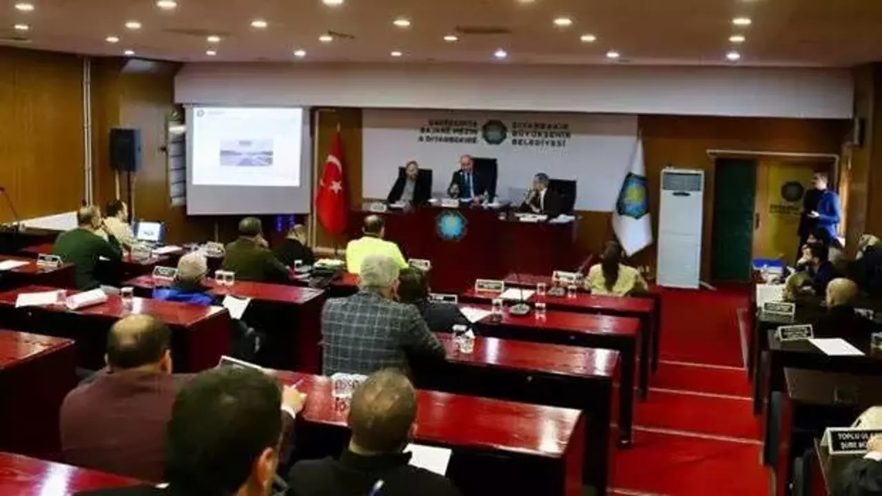 DEM Parti den skandal karar