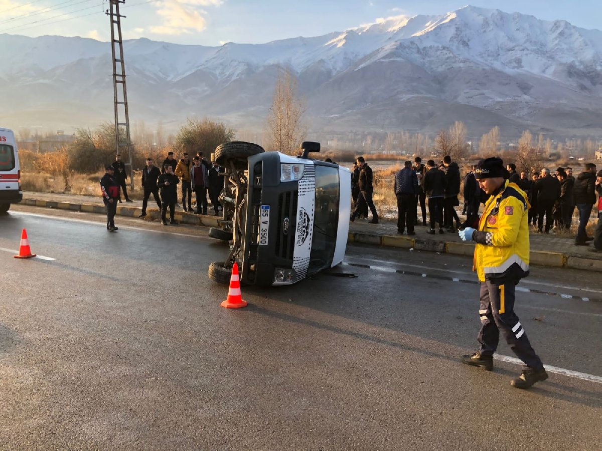 Okul servisi devrildi: 11 yaralı