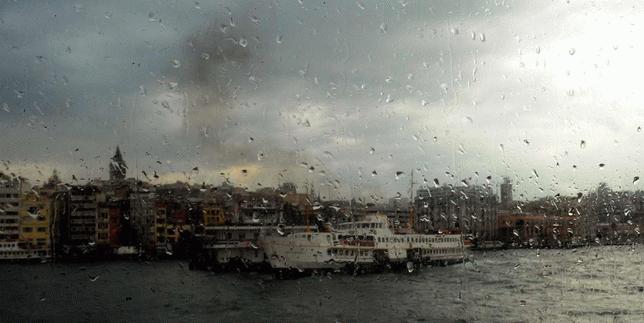 Yağmurdan sonra İstanbul Boğazı renk değiştirdi