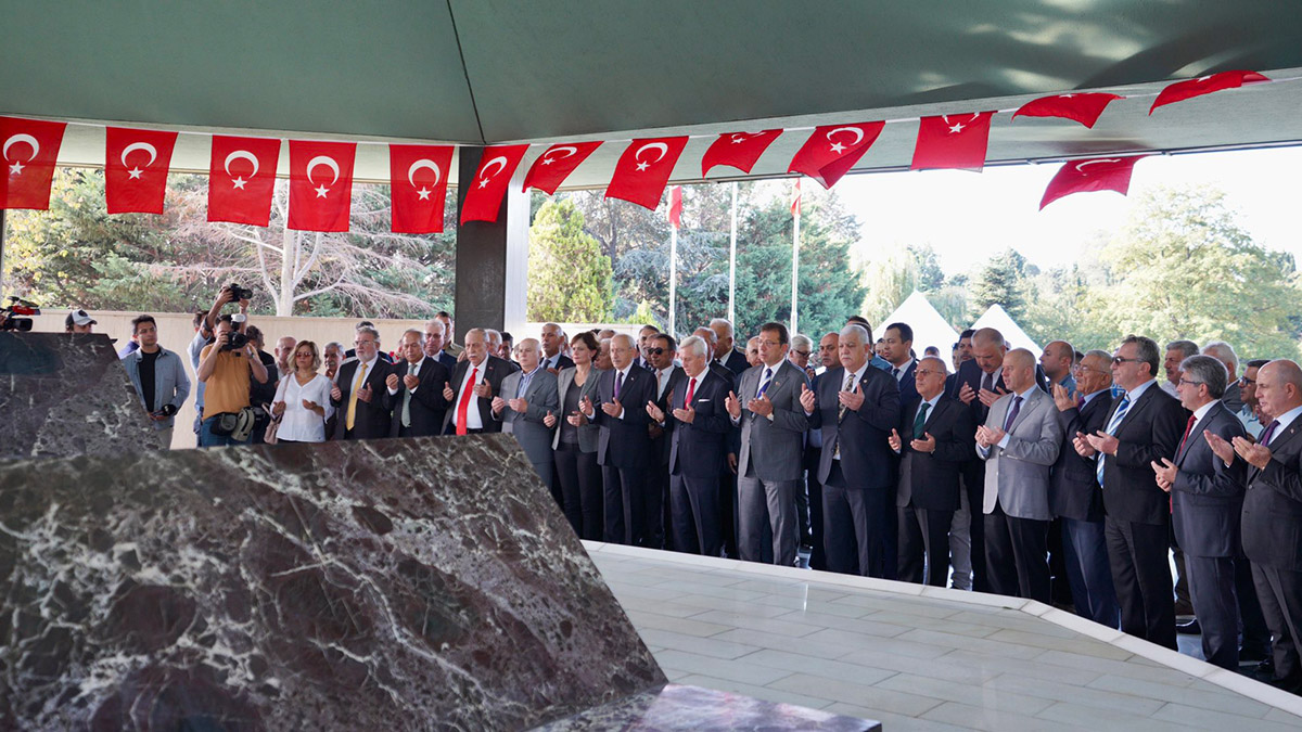 Kılıçdaroğlu ndan Menderes in anıt mezarına ziyaret