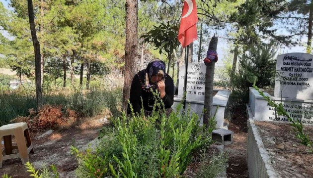 Azra'nın annesi kızına mezarında katilinin ölüm haberini verdi
