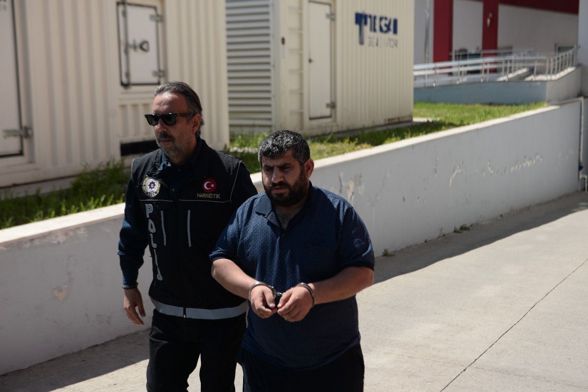 Adana daki Suriyeli yarım kilo esrarla yakalandı