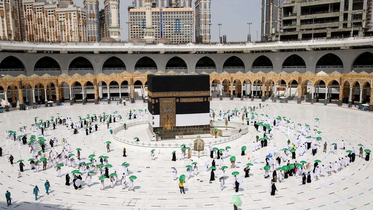 Kabe nin örtüsü değiştirildi