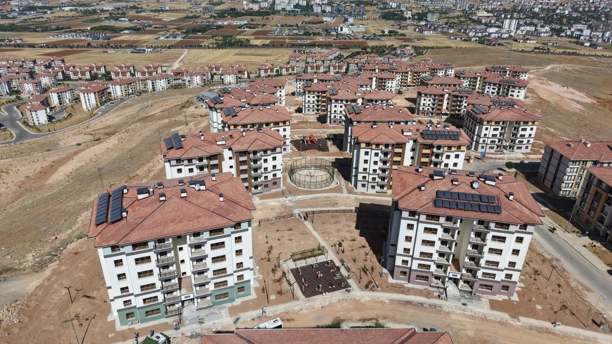 Deprem konutları tamamlanıyor