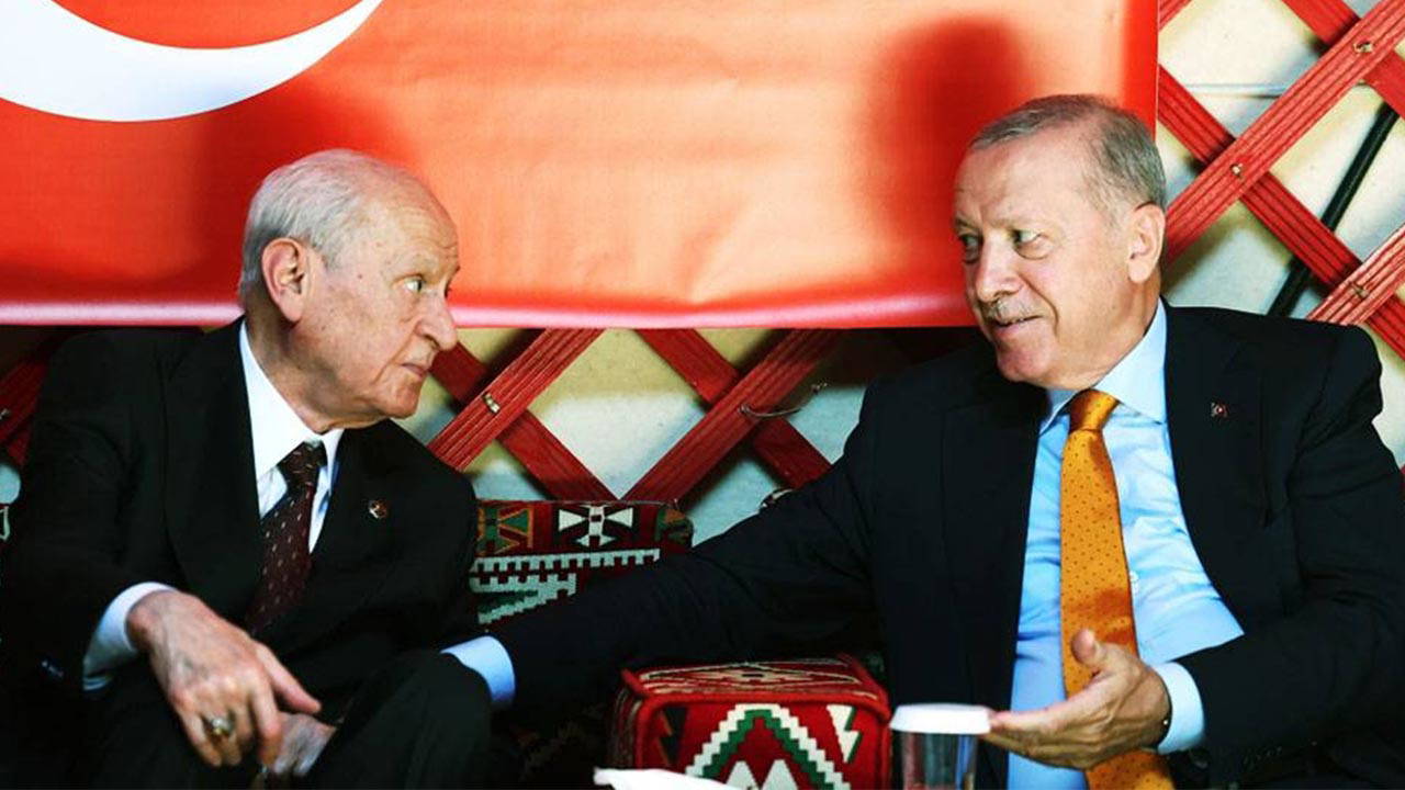 Bahçeli Erdoğan a iki türkü dinletti