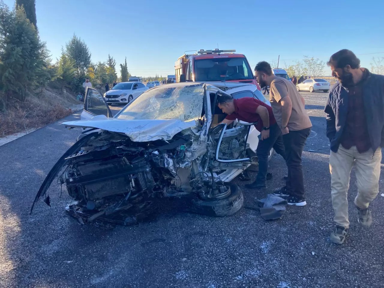 Feci kaza: İki otomobil çarpıştı