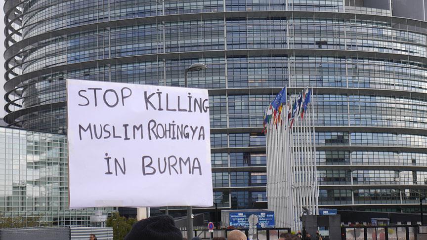 Parlemento önünde protesto