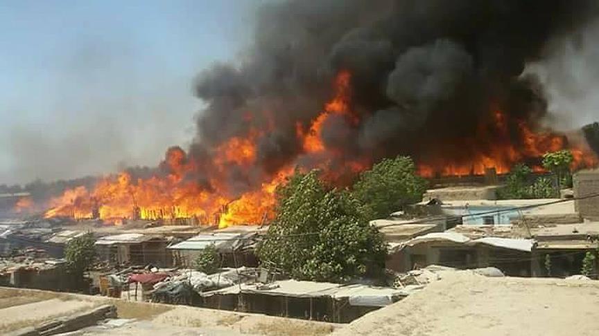 Çıkan yangında 475 mağaza kül oldu